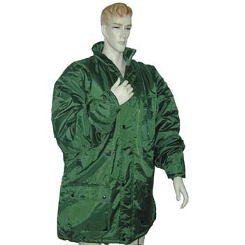 Parca  impermeable verde.